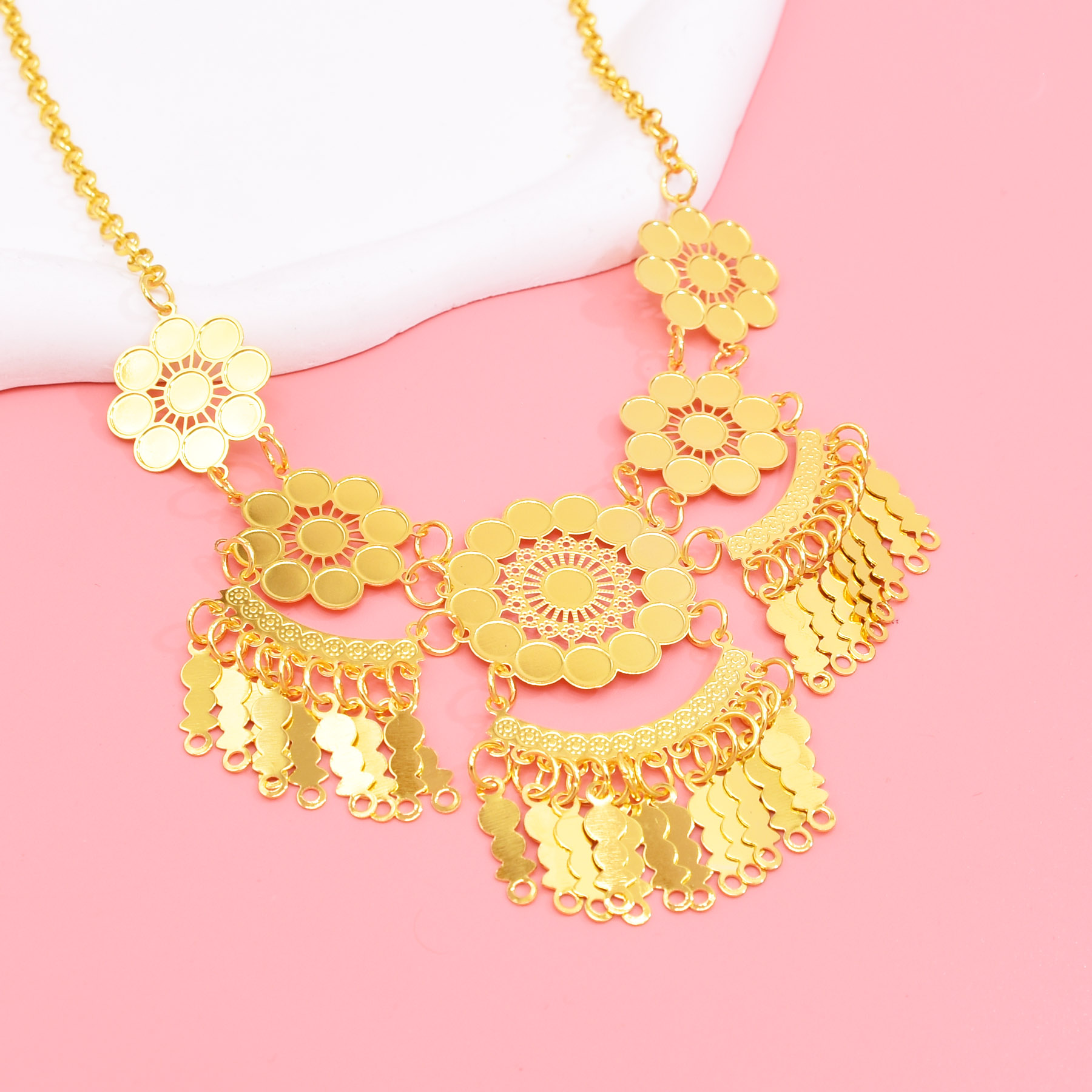 Hollow Carving Flower Pendants - đánh giá và giá Ethnic Fashion Dubai