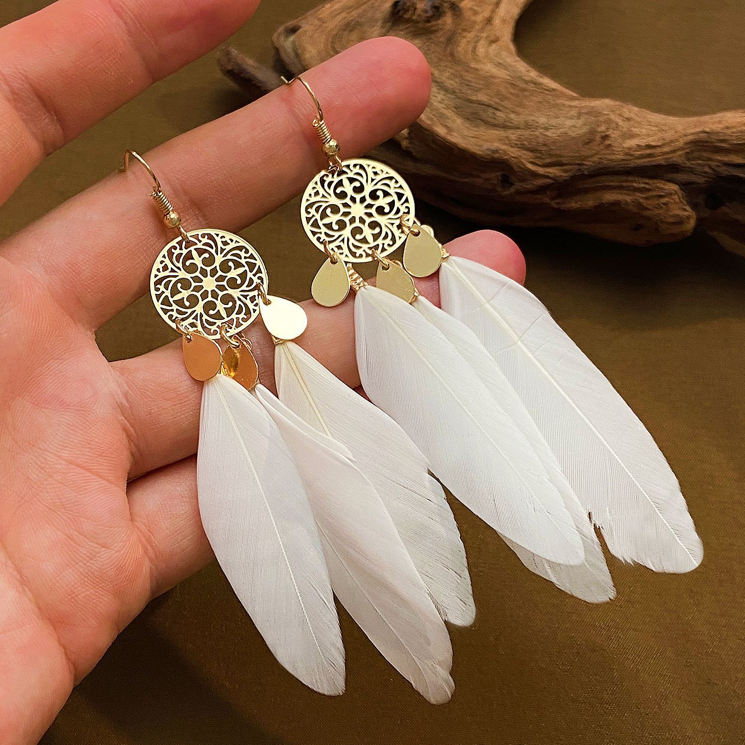 Exotic Bohemian Pink Feather T - đánh giá và giá Ethnic Fashion Trends 2026