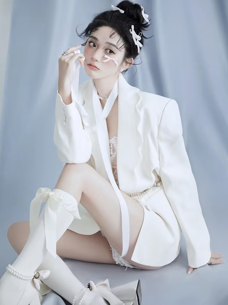 Studio Photography Suit White  - đánh giá và giá Ethnic Clothing & Online Fashion Store Khaadi Pk